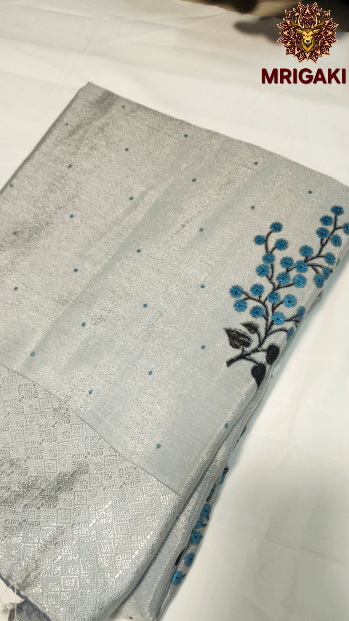 Georgette Elegant & Most preferred Colors Sarees with Flowery thread work pattern all over
