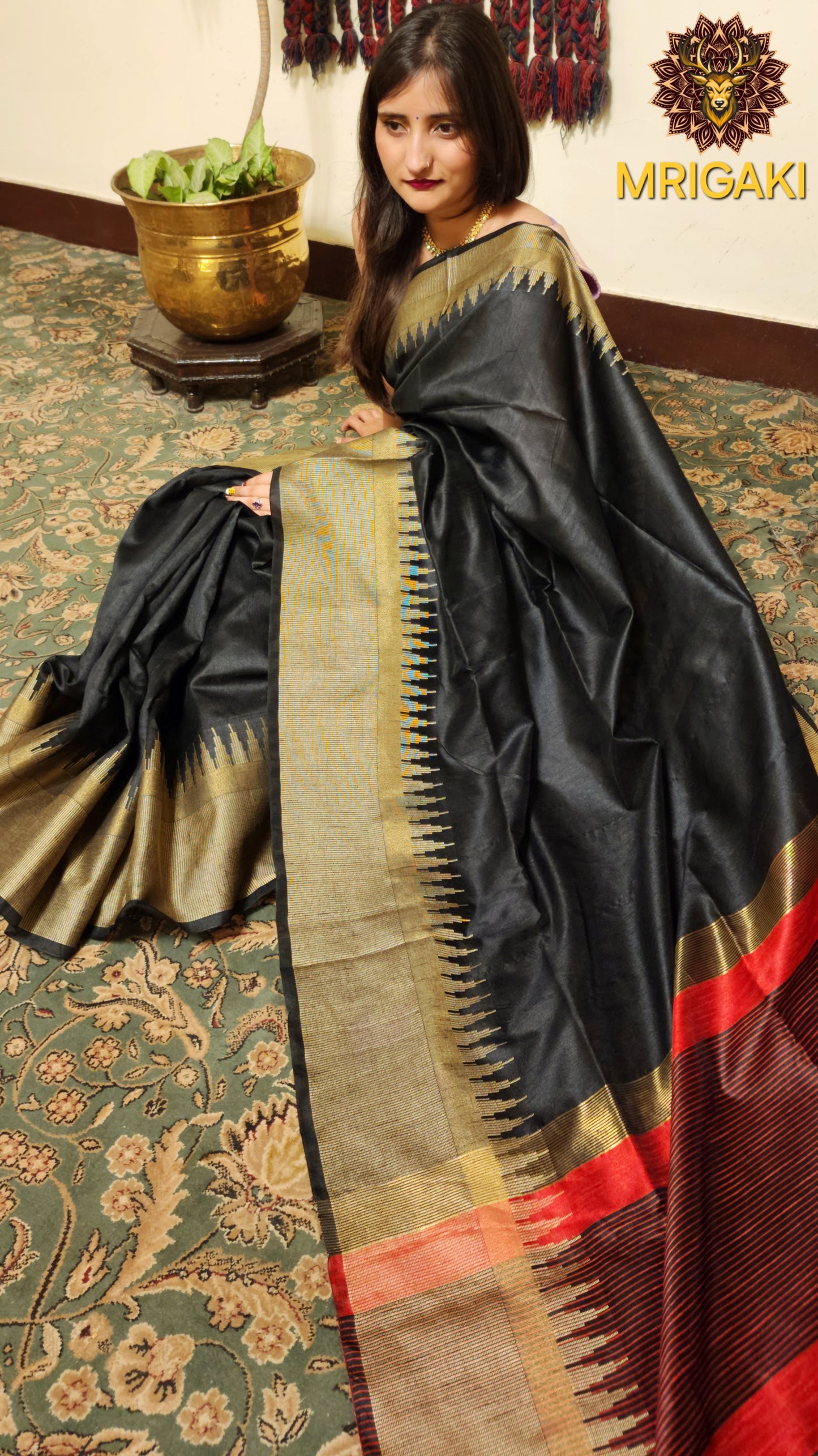 Elegant Black color Pure Silk Cotton Ahilya Saree with Wavy Temple Saree Zari Border