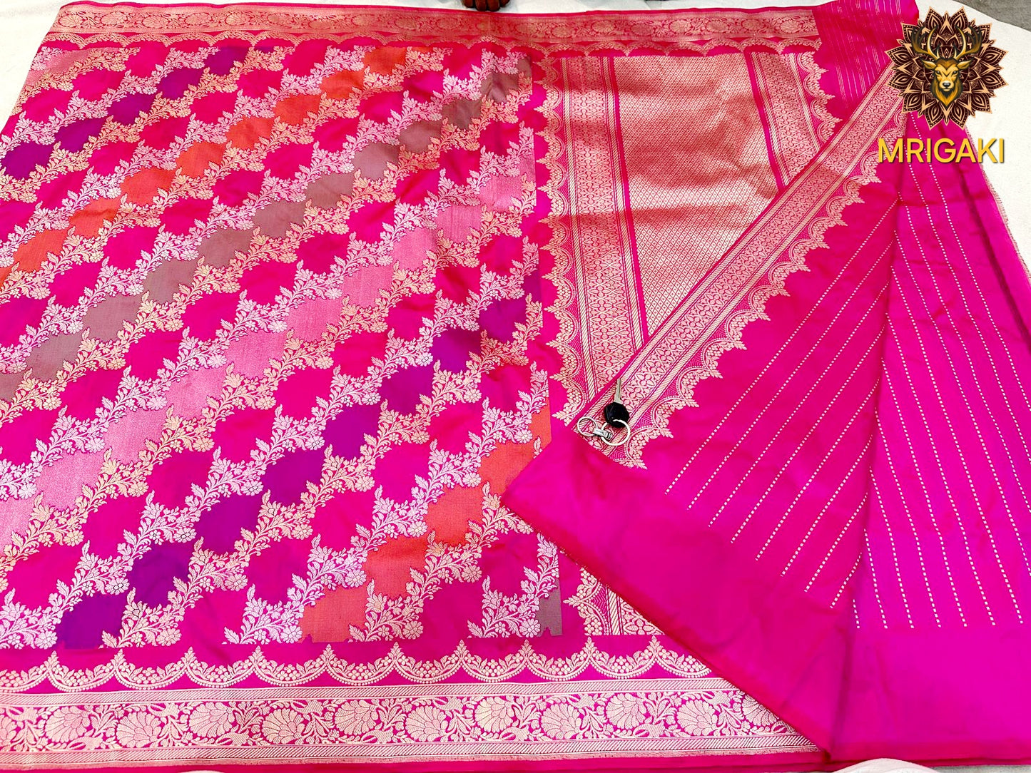 (Only on Pre-Order) Pure Katan Silk Handloom Laheriya pattern Rangkat Banarasi Saree with Minakari work on borders & pallu