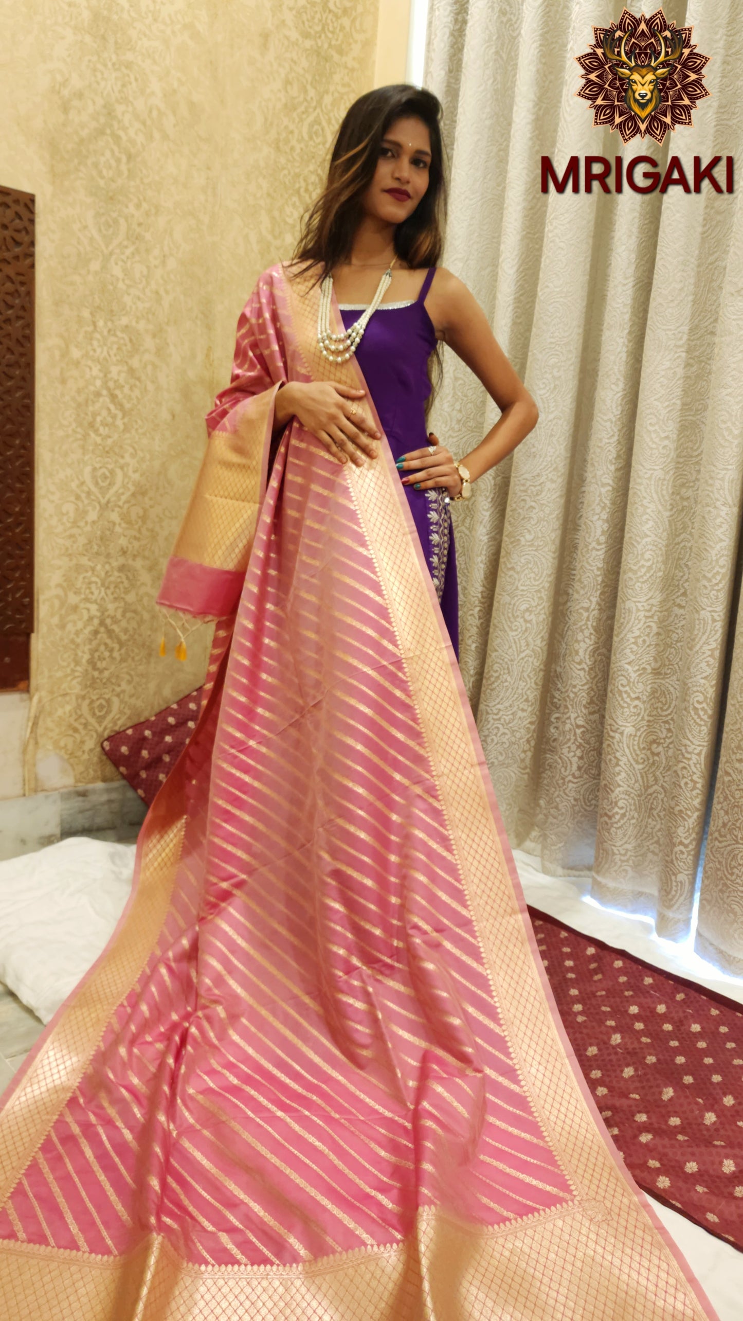 Handloom Banarasi Pure Silk Dupatta with Diagonal Lines Pattern & intricate Zari border in Pink Golden color combination