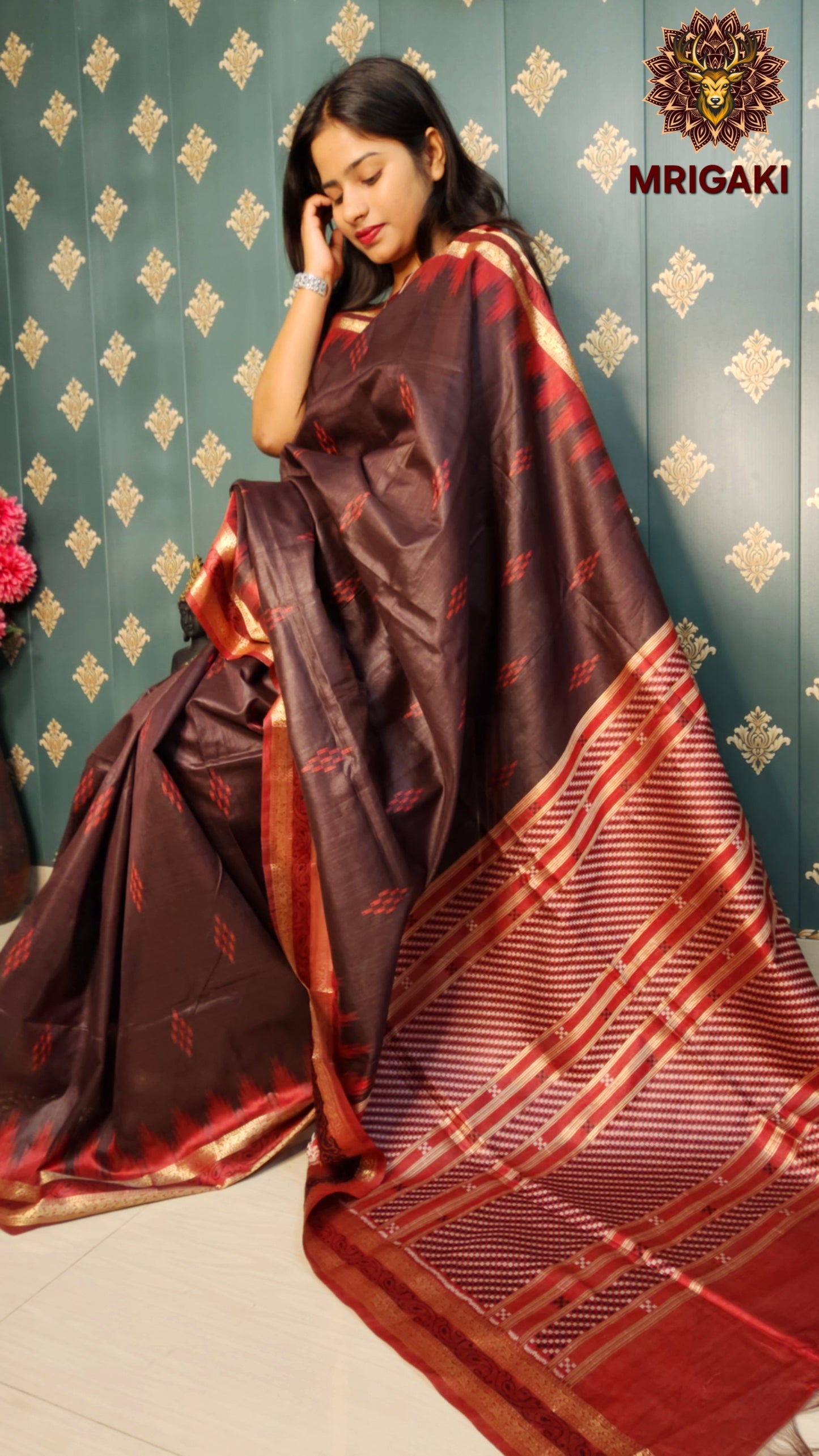 Calcutta Silk Saree with Temple Saree border & Geometrical Pallu