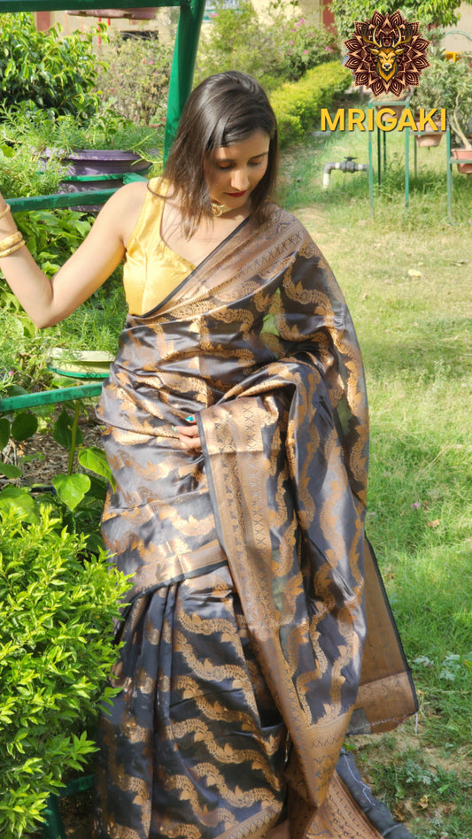 Beautiful Grey color laheriya pattern Organza Saree with Zari type border & designer Pallu