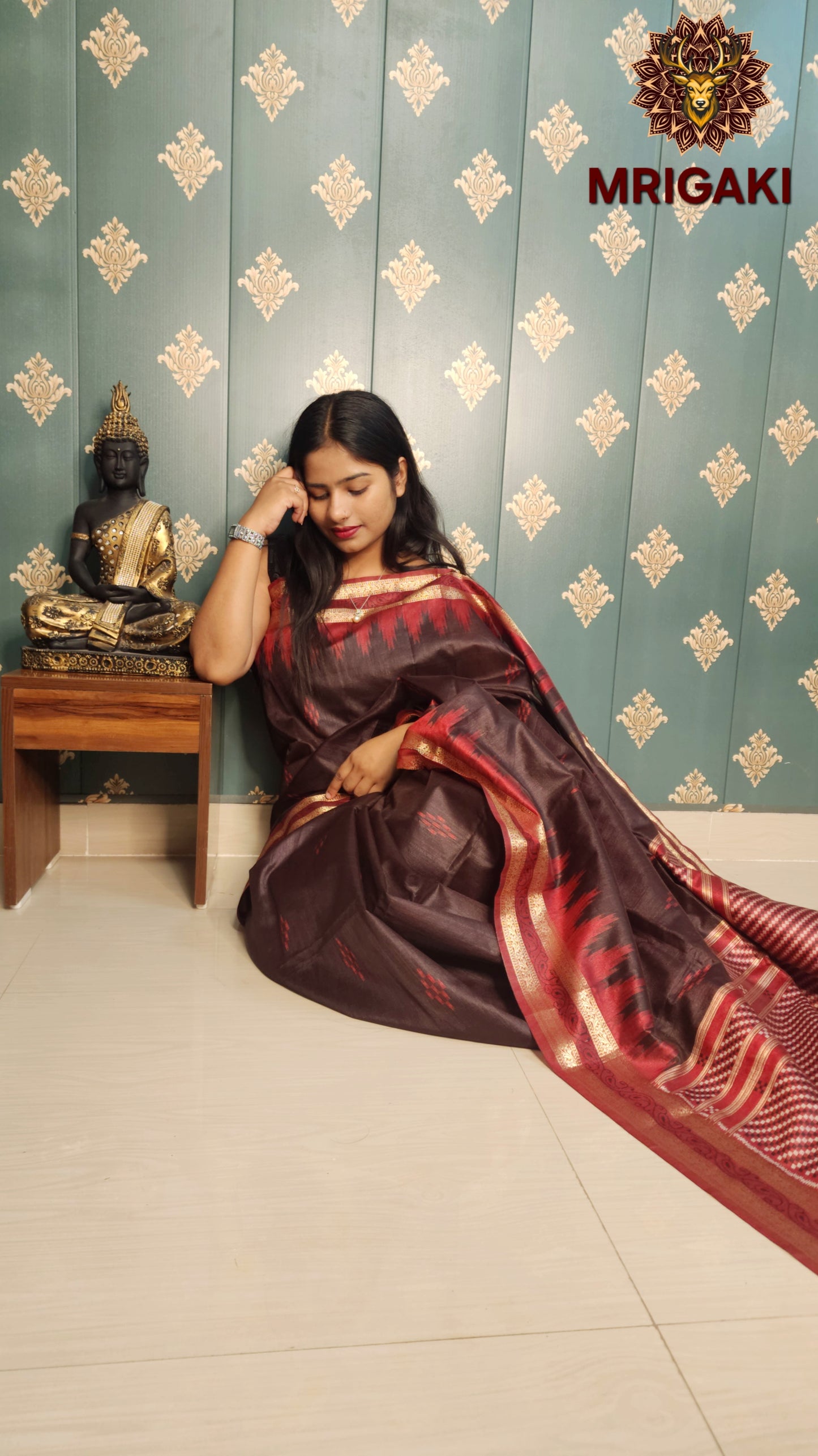 Calcutta Silk Saree with Temple Saree border & Geometrical Pallu