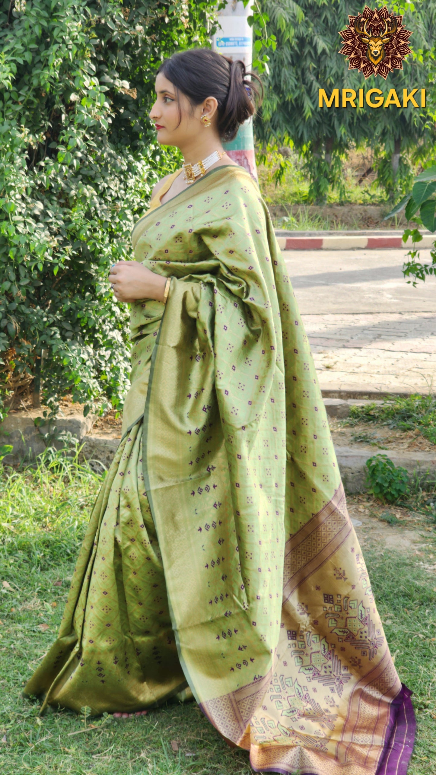 Warm Silk  Saree in Green & Dark Purple contrast with geometrical print all over & Patola Print Pallu