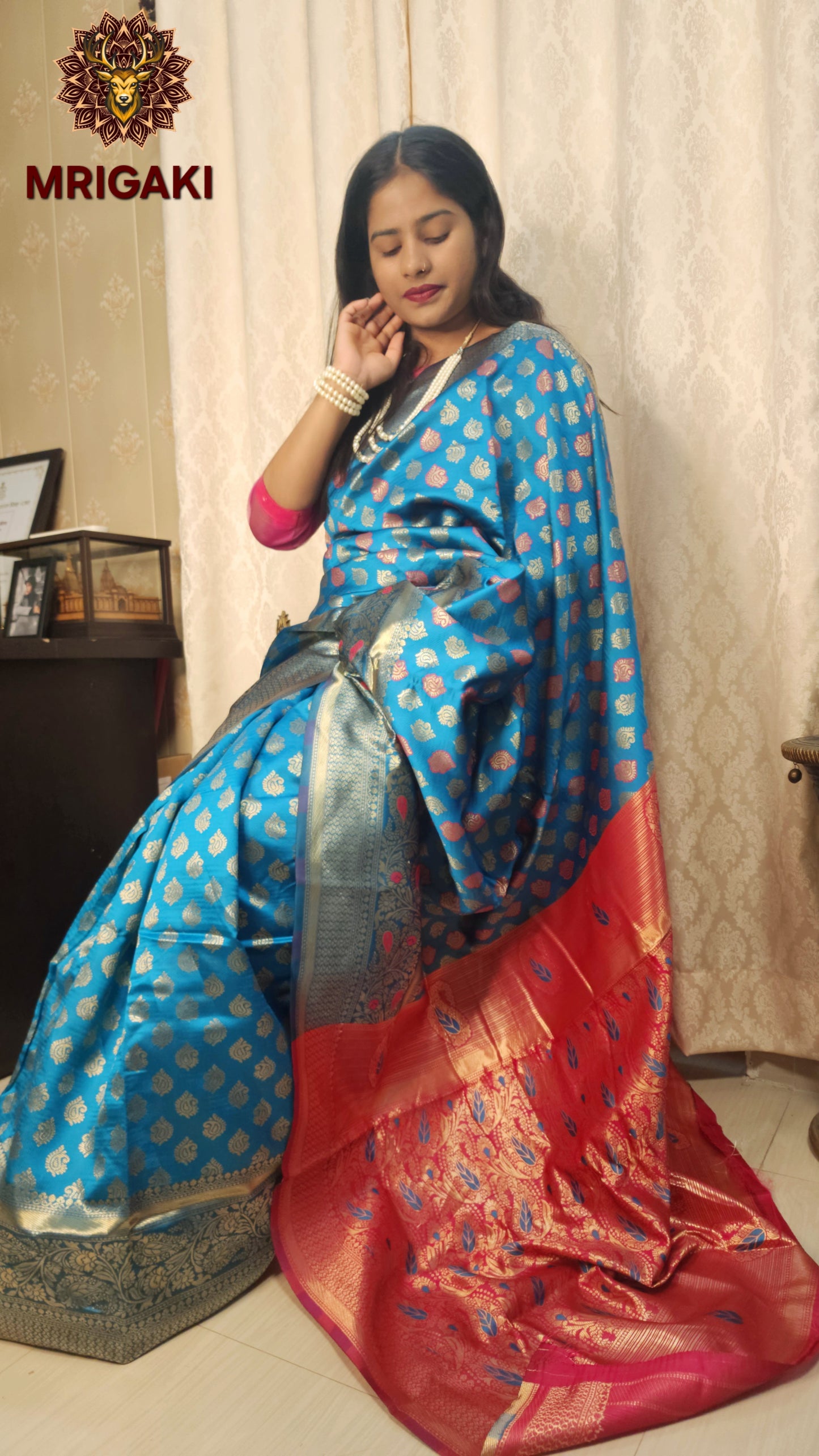 Dolla Silk Saree with Banarasi Butti Pattern All over, Zari border & designer Pallu