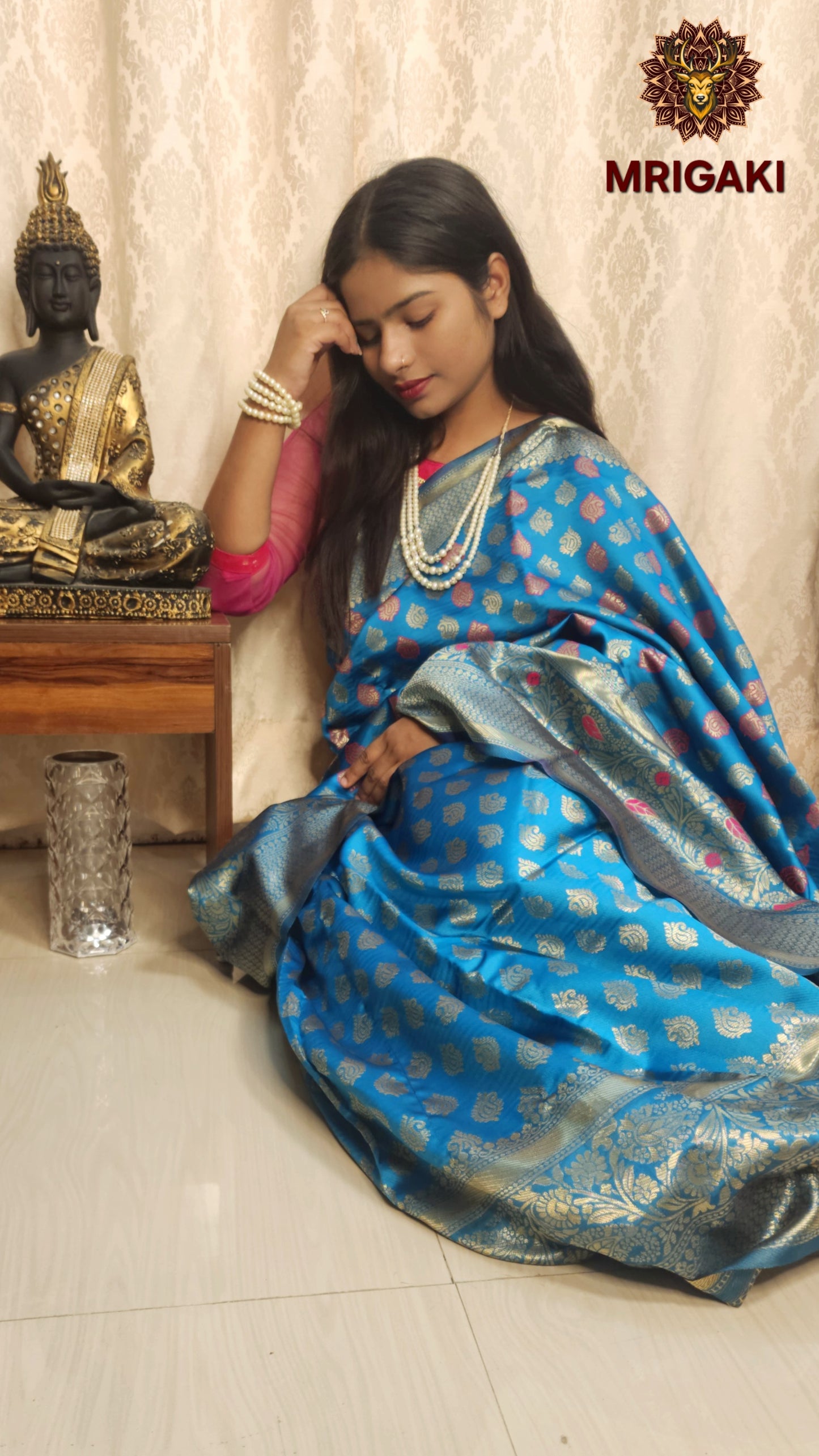 Dolla Silk Saree with Banarasi Butti Pattern All over, Zari border & designer Pallu